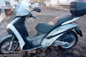 Peugeot 300 Geopolis Scooter