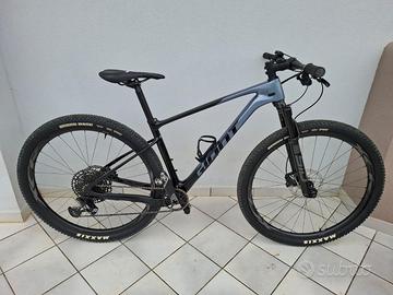 Giant XTC Advanced 1.5 – Carbon – 29” – 2022