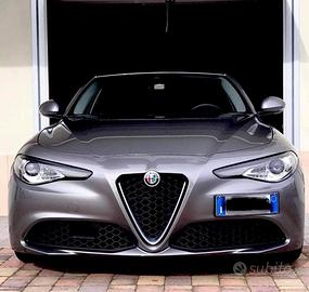 Alfa Romeo giulia 2.2 AT8 150cv