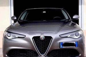 Alfa Romeo giulia 2.2 AT8 150cv