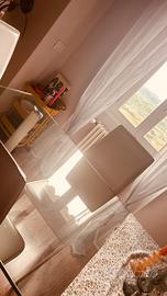 Tavolo rettangolare in vetro +4 sedie bianche