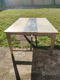 Tavolo da macelleria e attrezzatura da fabbro