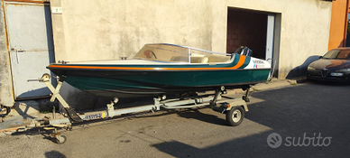 Barca con motore e carrello