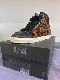 Hogan rebel donna