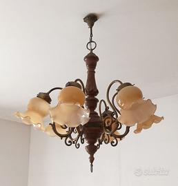 Lampadario in legno e vetro