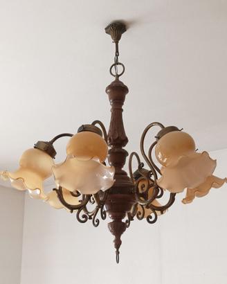 Lampadario in legno e vetro