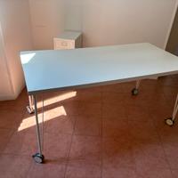 Scrivania con ruote
