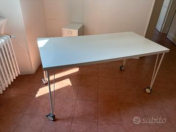 Scrivania con ruote
