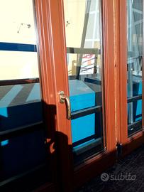 FINESTRE IN LEGNO CON CASSONETTO