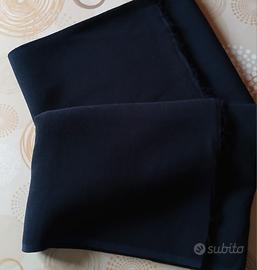 Taglio stoffa crespo blu scuro 