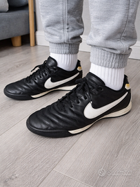 Scarpe da calcetto Nike nere con logo bianco 45