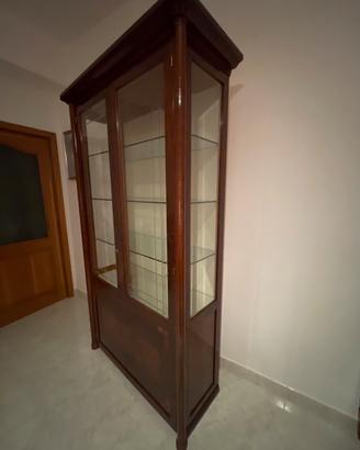 Vetrina legno rifinita elegante capiente bellissim