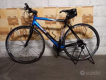 Bici da corsa ibrida OLMO