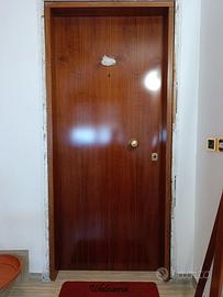 Portone ingresso appartamento 