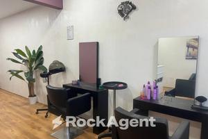 ATTIVITA' BEN AVVIATA DI PARRUCHIERE UOMO/DONNA