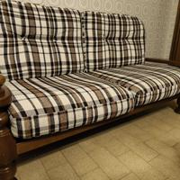 Divano rustico a due posti con struttura in legno