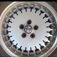 4 cerchi piu 1 con gomme