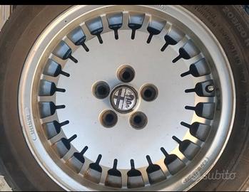 4 cerchi piu 1 con gomme