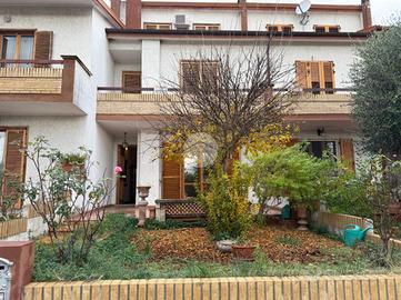 VILLA A SCHIERA A COLLI AL METAURO