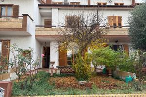 VILLA A SCHIERA A COLLI AL METAURO