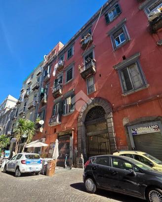 3 LOCALI A NAPOLI