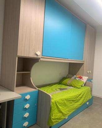 Cameretta completa con due letti