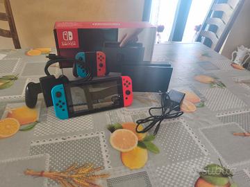 Nintendo Switch (blu/rossa neon) -  Perfetta