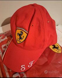Completo Ferrari: maglia e cappellino rossi