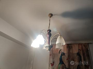 Lampadario con luci a forma di campanule 