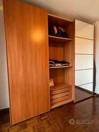 Armadio con specchio a tre ante scorrevoli