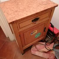 Comodini antichi in legno