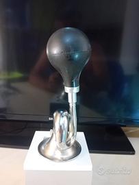Tromba in stile retrò con palla di gomma.