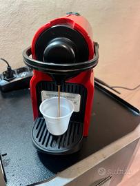 Macchina caffè nespresso inissia rossa