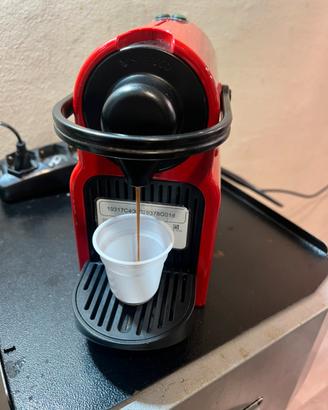 Macchina caffè nespresso inissia rossa