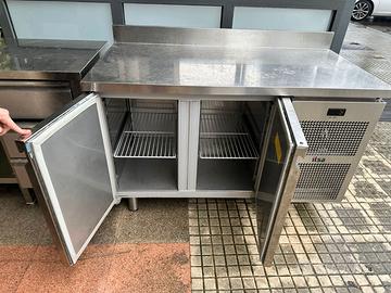 Tavolo refrigerato due porte
