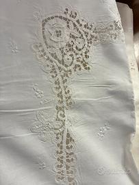 Lenzuolo e copricuscini al TOMBOLO