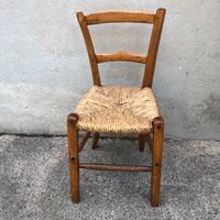 Sedia antica in legno e paglia