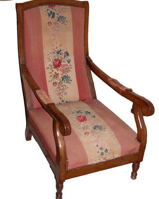 Poltroncina in legno e stoffa rosa a fiori