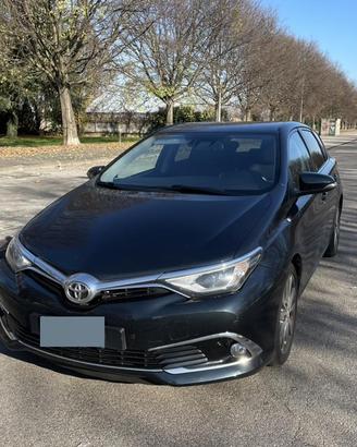 Toyota Auris 1.6 D4D Lounge - 2016