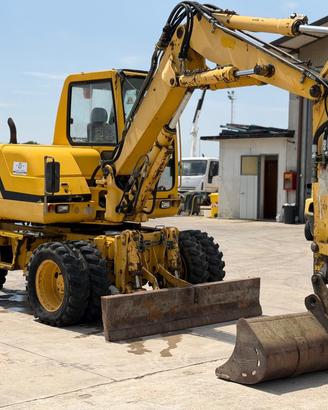 KOMATSU PW 95
