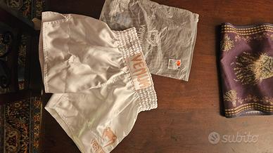 pantaloncini venum thai bianchi