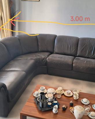Divano in pelle ad angolo (2.40 m x 3.00 m)