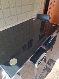 Tavolo in vetro nero