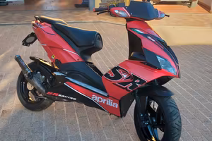 scooter Aprilia SR50 