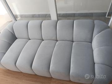 Bellssimo divano in velluto grigio chiaro