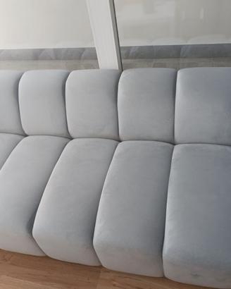 Bellssimo divano in velluto grigio chiaro