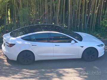 Tesla Highland RWD subentro leasing