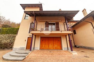 VILLA A SCHIERA D'ANGOLO A GIVOLETTO