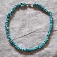 Collana con pietre azzurre/bianche