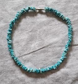 Collana con pietre azzurre/bianche